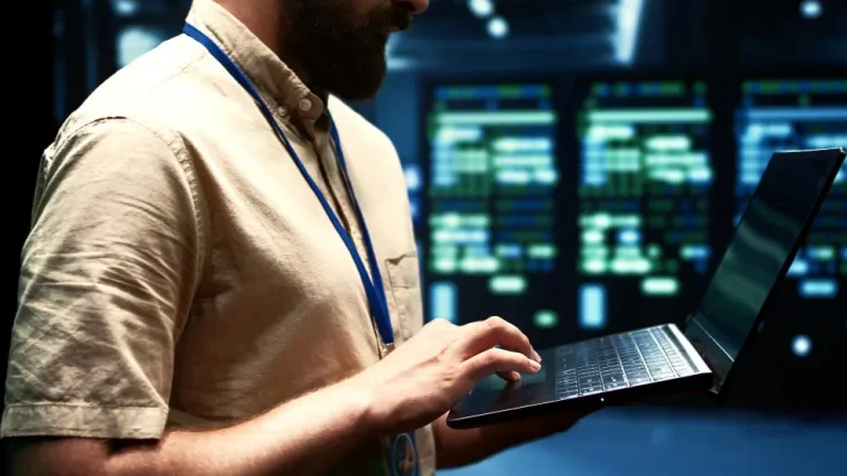 Technali security analyst monitoring threats for an Atlanta business